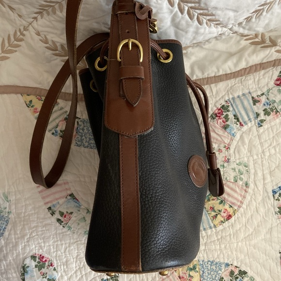 Dooney and Bourke Drawstring Bucket Handbag EUC Black - Picture 6 of 7